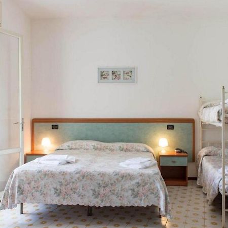 Hotel Levante Sul Mare Лидо ди Савио Екстериор снимка