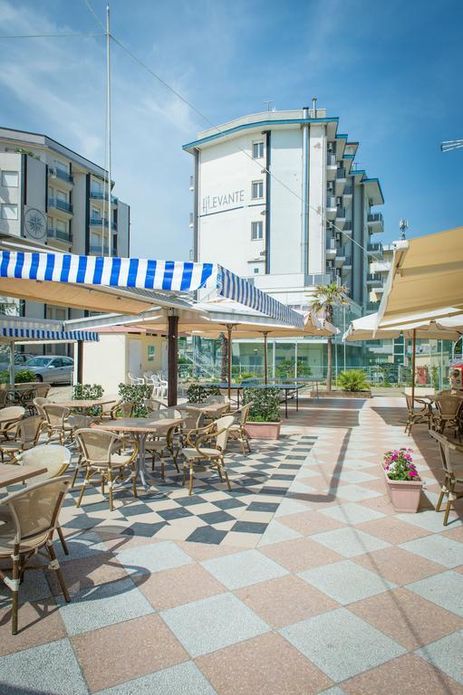 Hotel Levante Sul Mare Лидо ди Савио Екстериор снимка