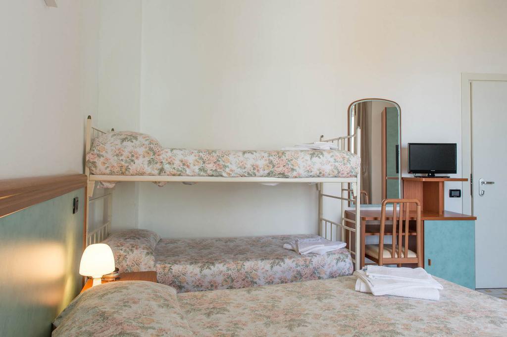 Hotel Levante Sul Mare Лидо ди Савио Екстериор снимка