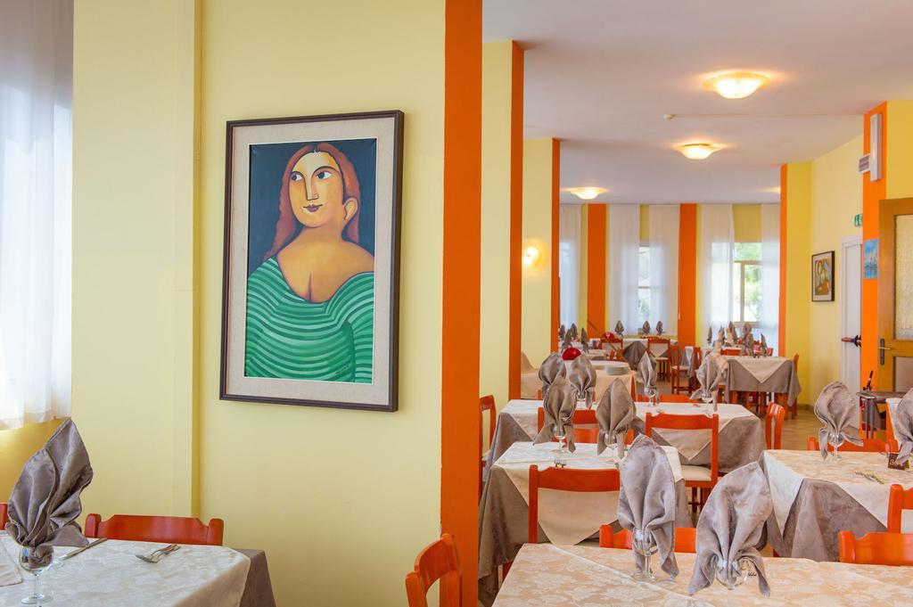 Hotel Levante Sul Mare Лидо ди Савио Екстериор снимка