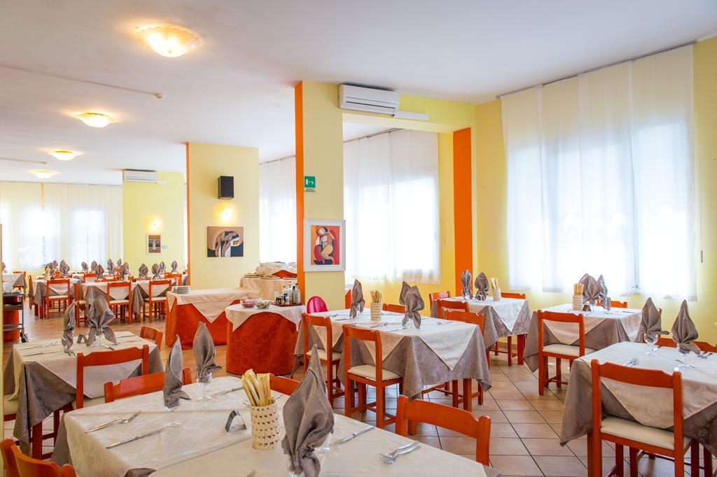 Hotel Levante Sul Mare Лидо ди Савио Екстериор снимка