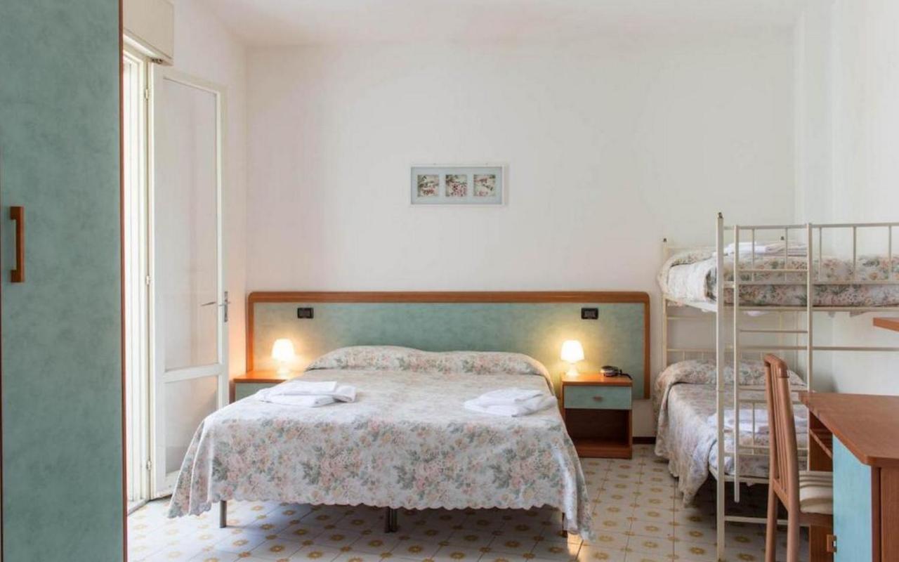 Hotel Levante Sul Mare Лидо ди Савио Екстериор снимка