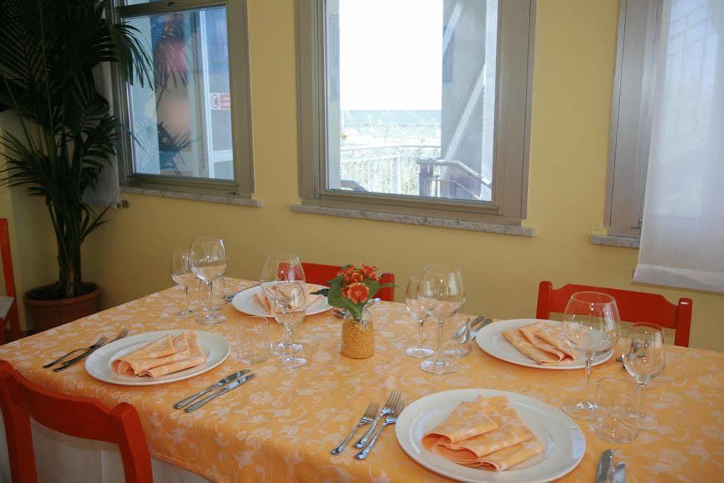 Hotel Levante Sul Mare Лидо ди Савио Екстериор снимка
