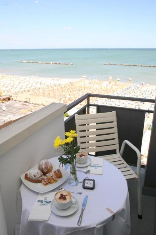 Hotel Levante Sul Mare Лидо ди Савио Екстериор снимка